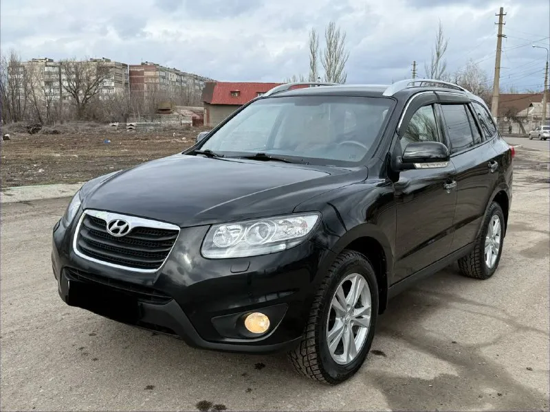 Продам hyundai santa fe 2.4 бензин год выпуска 2011 состояние идеальное. без вмятин царапин и рыжиков сервисные книги. кнопка star - stop без ключевой доступ вложений не требует! любое оформление! салон не затертый не порваный резина хорошая авто полностью обслужена до мелочей работает ровно. коробка переключает идеально климат контроль работает все жидкости заменены! стекла все родные каждая кнопка работает) цена 1.285₽ +7-949-794-46-27 остольные вопросы по телефону звоните в любое время. 📲 tg: евгений 📞 звоните: +7(949)7944627 - фотография - 1