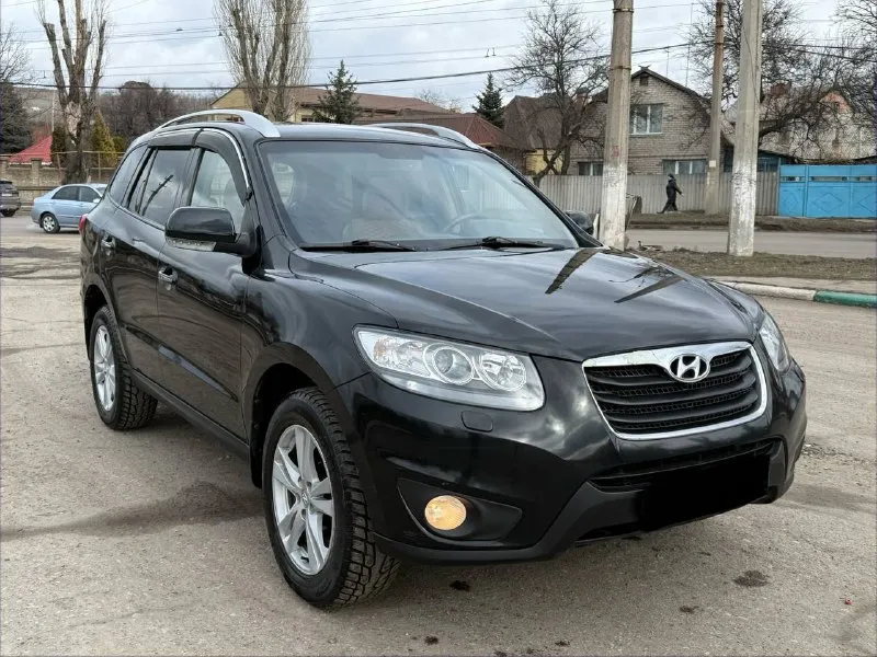 Продам hyundai santa fe 2.4 бензин год выпуска 2011 состояние идеальное. без вмятин царапин и рыжиков сервисные книги. кнопка star - stop без ключевой доступ вложений не требует! любое оформление! салон не затертый не порваный резина хорошая авто полностью обслужена до мелочей работает ровно. коробка переключает идеально климат контроль работает все жидкости заменены! стекла все родные каждая кнопка работает) цена 1.285₽ +7-949-794-46-27 остольные вопросы по телефону звоните в любое время. 📲 tg: евгений 📞 звоните: +7(949)7944627 - фотография - 2