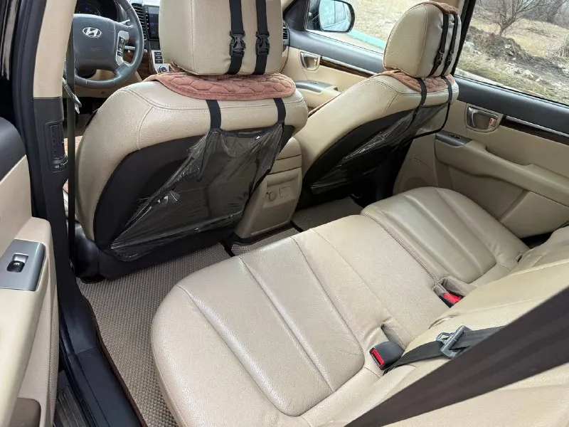 Продам hyundai santa fe 2.4 бензин год выпуска 2011 состояние идеальное. без вмятин царапин и рыжиков сервисные книги. кнопка star - stop без ключевой доступ вложений не требует! любое оформление! салон не затертый не порваный резина хорошая авто полностью обслужена до мелочей работает ровно. коробка переключает идеально климат контроль работает все жидкости заменены! стекла все родные каждая кнопка работает) цена 1.285₽ +7-949-794-46-27 остольные вопросы по телефону звоните в любое время. 📲 tg: евгений 📞 звоните: +7(949)7944627 - фотография - 8