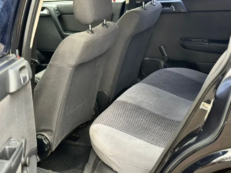 Продам opel astra 1.6 надежный автомобиль 2003г. выпуска в отличном состоянии! 1 владелец, без дтп! пробег родной 193.000! идеальное состояние кузова, ржавчины нет совсем, пороги целые, не гнилые. по технической части нареканий нет, мотор работает плавно и ровно, коробка тоже работает мягко. подвеска в хорошем состоянии, не стучит, не гремит. комплектация. кондиционер, подогрев сидений, 2 подушки безопасности, 2 эл. стеклоподъемника, подогрев зеркал, электрорегулеровка зеркал, диски r15, хорошая музыка, комплект ключей, остальные вопросы по телефону +79494958326 цена 450тыс ₽ торг у капота +79494958326 - фотография - 10