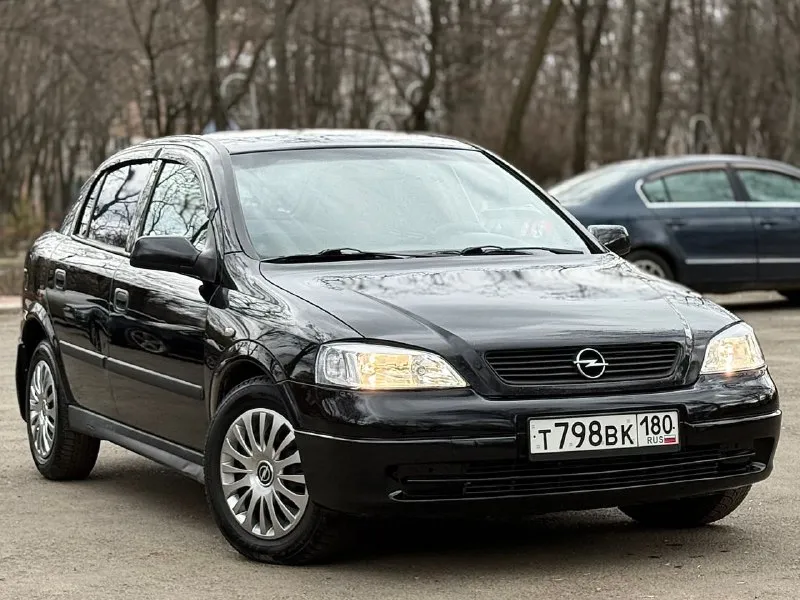 Продам opel astra 1.6 надежный автомобиль 2003г. выпуска в отличном состоянии! 1 владелец, без дтп! пробег родной 193.000! идеальное состояние кузова, ржавчины нет совсем, пороги целые, не гнилые. по технической части нареканий нет, мотор работает плавно и ровно, коробка тоже работает мягко. подвеска в хорошем состоянии, не стучит, не гремит. комплектация. кондиционер, подогрев сидений, 2 подушки безопасности, 2 эл. стеклоподъемника, подогрев зеркал, электрорегулеровка зеркал, диски r15, хорошая музыка, комплект ключей, остальные вопросы по телефону +79494958326 цена 450тыс ₽ торг у капота +79494958326 - фотография - 2