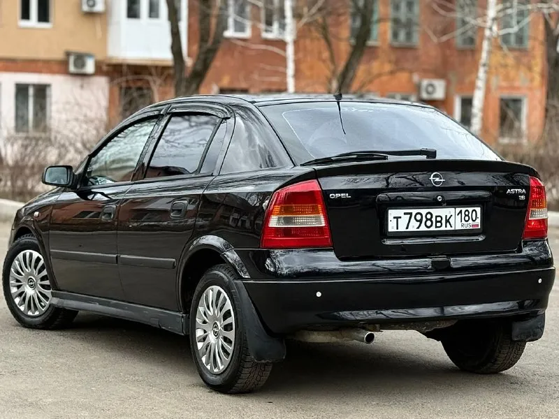 Продам opel astra 1.6 надежный автомобиль 2003г. выпуска в отличном состоянии! 1 владелец, без дтп! пробег родной 193.000! идеальное состояние кузова, ржавчины нет совсем, пороги целые, не гнилые. по технической части нареканий нет, мотор работает плавно и ровно, коробка тоже работает мягко. подвеска в хорошем состоянии, не стучит, не гремит. комплектация. кондиционер, подогрев сидений, 2 подушки безопасности, 2 эл. стеклоподъемника, подогрев зеркал, электрорегулеровка зеркал, диски r15, хорошая музыка, комплект ключей, остальные вопросы по телефону +79494958326 цена 450тыс ₽ торг у капота +79494958326 - фотография - 4