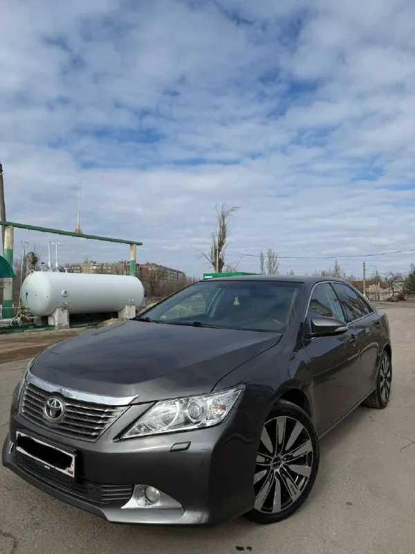 Toyota camry 50, 2014 года выпуска, 2.5 объём, машина в прекрасном состоянии, находится в собственно... - фотография