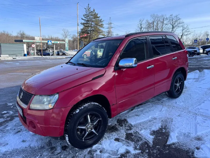 Продам suzuki grand vitara(сузуки гранд витара) 2,7л 185 л. с до налоговая цена 650 000 ₽(умеренный торг) 2005 год полный привод 4*4 пробег 134377мили(228440км) акпп(автомат), стеклоподъемники на 4 двери, гидроусилитель, подогрев зеркал, кондиционер, abs, srs, esp, круиз контроль, два ключа. ходовая часть вся перебрана, жидкости заменены. установлена сигнализация с обратной связью и автозапуском+ видеорегистратор. осмотр макеевка, донецк ☎️ +79493011195 - фотография - 2