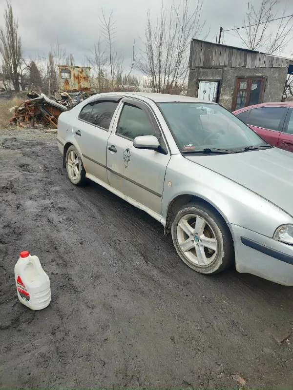 Продам skoda octavia tour год выпуска 2001 мотор 1.9 состояние машины на фото, требует вложений, вопросы по телефону. с документами полный порядок. цена :280 000р г шахтёрск +79495121523 📞 звоните: +7(949)5121523 - фотография - 2