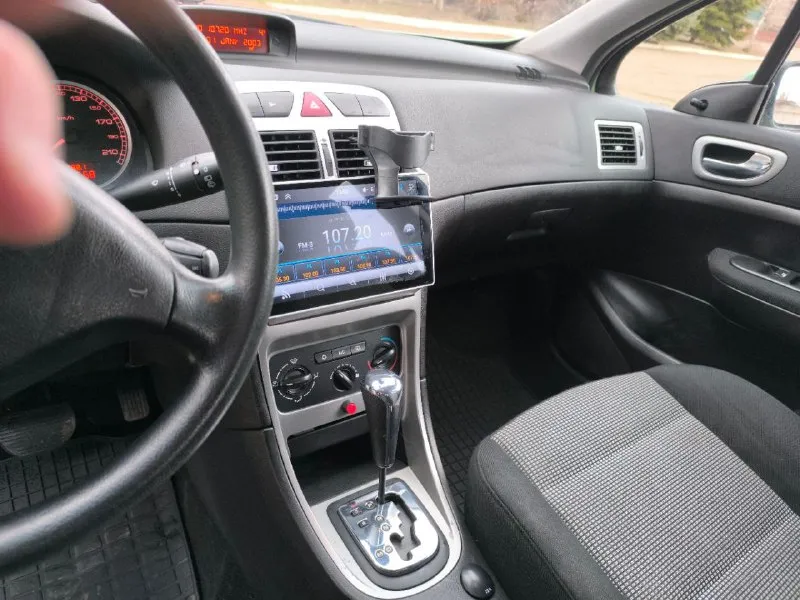 Внимание 🔥🔥🔥 весенняя акция 🔥🔥🔥 299 тыс. рублей ⚡⚡⚡ продается peugeot 307, по технике в хорошем состоянии, коробка автомат не пинается, кондиционер работает, ходовая не гремит не стучит, по кузову все видно. донецк. торг у капота +79493319660 📞 звоните: +7(949)3319660 - фотография - 4