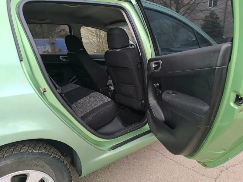 Внимание 🔥🔥🔥 весенняя акция 🔥🔥🔥 299 тыс. рублей ⚡⚡⚡ продается peugeot 307, по технике в хорошем состоянии, коробка автомат не пинается, кондиционер работает, ходовая не гремит не стучит, по кузову все видно. донецк. торг у капота +79493319660 📞 звоните: +7(949)3319660 - фотография - 9