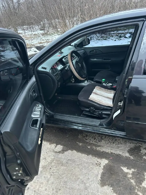 Mitsubishi lancer 1.6 at, 2007 199 999 км цена, ₽: 600000 пробег, км: 199 999 поколение: ix рестайлинг (2005—2010) тип двигателя: бензин привод: передний мощность, л. с.: 98 модификация: 1.6 at (98 л. с.) цвет: чёрный состояние: не битый птс: оригинал владельцев по птс: 1 обмен: не интересует кондиционер обогрев: передних сидений, зеркал автомобиль в хорошем состоянии, простой в ремонте, неприхотливый и надёжный при эксплуатации. двигатель работает отлично. дно/пороги/ стаканы/ низа дверей в заводском состоянии. без единой гнили и сварки. по тех части вложений не требует абсолютно, ничего не стучит и не гремит. кондиционер обслужен прошлым летом, перезаправили фрион, дует очень хорошо. ошибок по авто нету. по салону: дверные карты не затертые, ручки целые все, потолок не провис, сидения целые. авто уже переобута на зимнюю резину. авто в достойном состоянии, очень трудно найти технически обслуженную машину. авто в ближайшее время вложений не потребует, 📲 tg: @alina_malina_bd 📞 звоните: +7(978)1244436 - фотография - 7