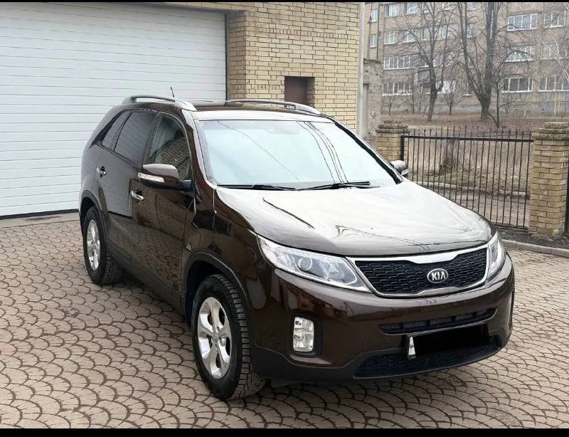 Kia sorento 2015 год двигатель 2.4бензин коробка автомат автомобиль в отличном состоянии, автотека зелёная вложение абсолютно не какого не требует! чистый ухоженный салон, готов на любые проверки с вашей стороны! есть всё для комфортного вождения! двух зонный климат датчик света и дождя подогрев сидений круиз контроль, бортовой компьютер, камера заднего вида, и т д. с документами всё в порядке, продажа с полным переоформлением мрэо 💯 г. донецк цена 1.750.₽ звоните остальное по номеру телефона +79496164847 📞 звоните: +7(949)6164847 - фотография - 2