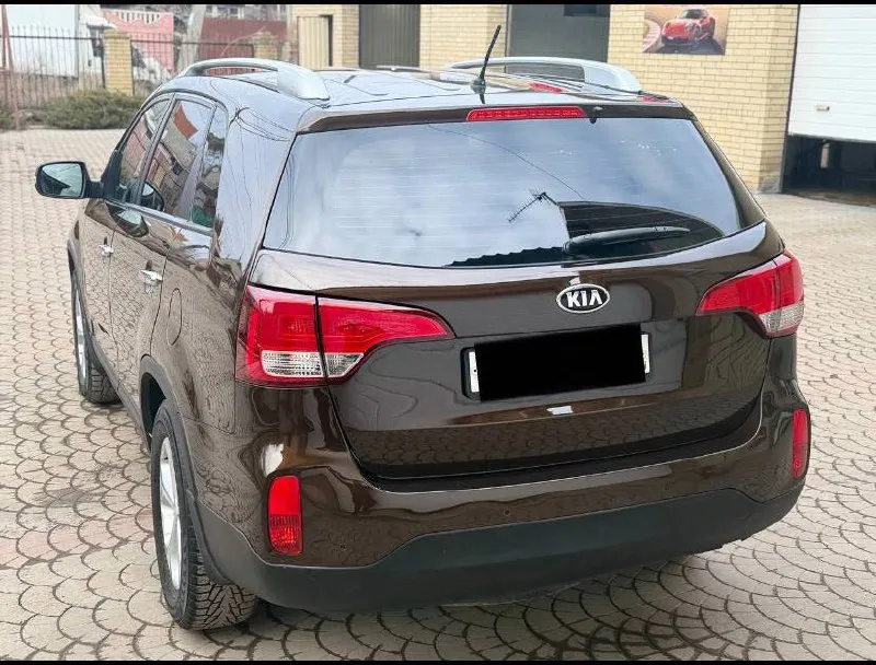 Kia sorento 2015 год двигатель 2.4бензин коробка автомат автомобиль в отличном состоянии, автотека зелёная вложение абсолютно не какого не требует! чистый ухоженный салон, готов на любые проверки с вашей стороны! есть всё для комфортного вождения! двух зонный климат датчик света и дождя подогрев сидений круиз контроль, бортовой компьютер, камера заднего вида, и т д. с документами всё в порядке, продажа с полным переоформлением мрэо 💯 г. донецк цена 1.750.₽ звоните остальное по номеру телефона +79496164847 📞 звоните: +7(949)6164847 - фотография - 4