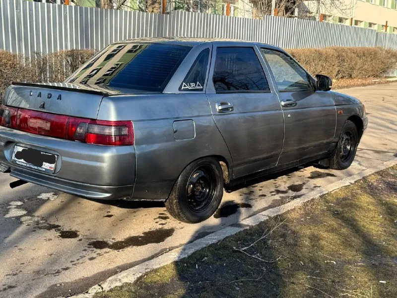 Ваз 2110 2005 год двигатель 1.6 8ми клапанный коробка механика стаканы, лонжероны, дно и пороги целы... - фотография