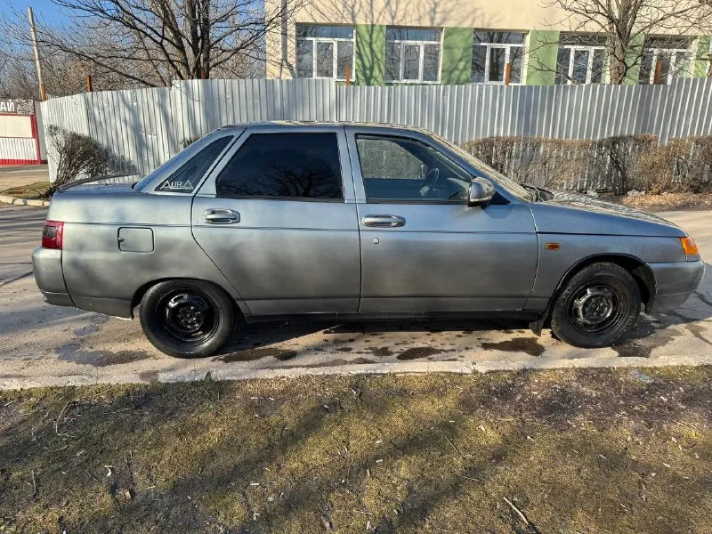 Ваз 2110 2005 год двигатель 1.6 8ми клапанный коробка механика стаканы, лонжероны, дно и пороги целые. внешне красивая евроторпеда, передние эсп, цз. по электрике все работает. салон ухожен. на полном ходу. цена 155.000₽ торг осмотр торез, пригон по договоренности. птс, стс, дкп на руках, переоформление есть. +79494699575 тг:prokuratura_737 📞 звоните: +7(949)4699575 - фотография - 7