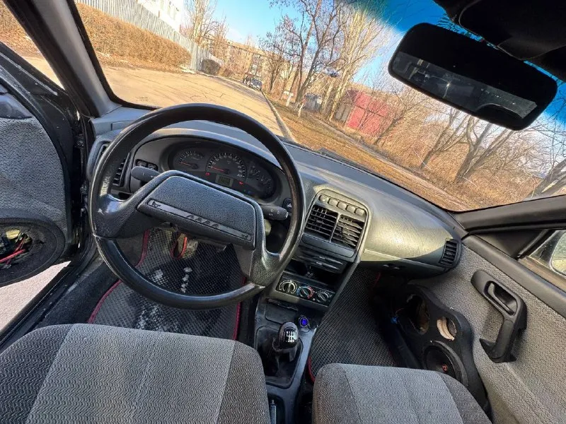 Ваз 2110 2005 год двигатель 1.6 8ми клапанный коробка механика стаканы, лонжероны, дно и пороги целые. внешне красивая евроторпеда, передние эсп, цз. по электрике все работает. салон ухожен. на полном ходу. цена 155.000₽ торг осмотр торез, пригон по договоренности. птс, стс, дкп на руках, переоформление есть. +79494699575 тг:prokuratura_737 📞 звоните: +7(949)4699575 - фотография - 9