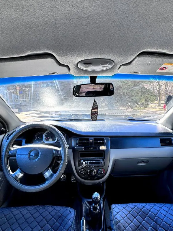 🚗 chevrolet lacetti, 2007 1.6 механика ( газ бензин ) ✨ ухоженный автомобиль в красивом белом цвете. 👤 1 владелец за всё время эксплуатации. ✔️ без дтп. 📍 покупался при украине, всё время находился в донецке. 📄 чистая история и документы — без залогов, запретов и ограничений. 🚕 не такси, не каршеринг. 🔧 технически полностью обслужен — идеал вложений не требует, сел и поехал. 🧼 чистый и аккуратный салон. ⚙️ комплектация: ❄️ кондиционер 🔘 стеклоподъёмники 💺 регулировка сидений ⛽ гбо вписанный (газ/бензин) — экономичная езда 💰 цена: 530 000 ₽ 🤝 разумный торг при осмотре. 🔄 возможен обмен с доплатой в обе стороны. звонить +7 (949) 982-57-61 +тг) - фотография - 6