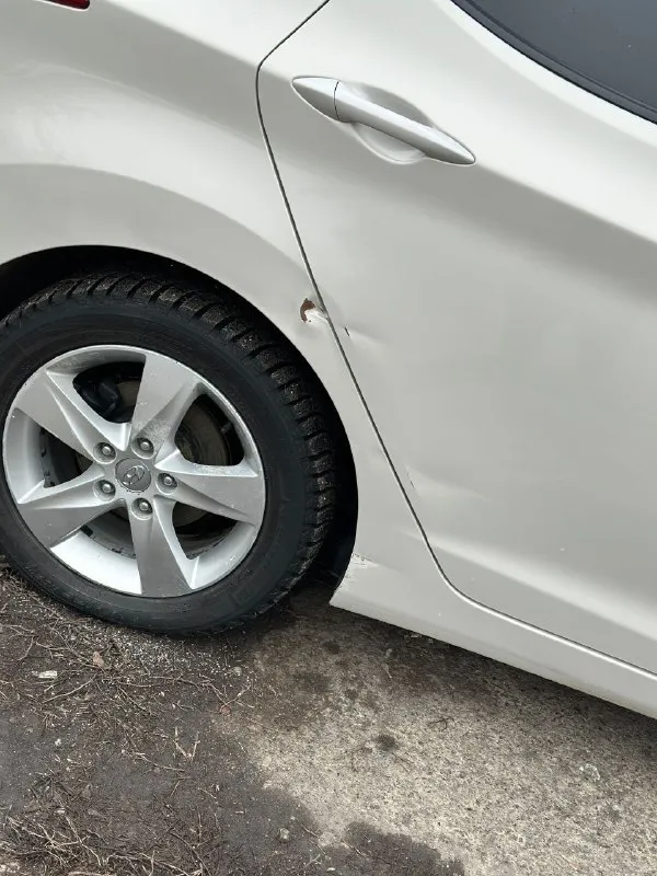 Цена: 850.000 продам hyundai elantra автомобиль собран в корее (подтверждается vinкодом) куплена в автосалоне в донецке год выпуска 2013 двигатель 1.8 акпп 6ст комплектация: ✅двухзонный климат контроль ( работает холодит как положено) ✅полный электростеклопакет ✅складывания зеркал ✅датчик дождя ✅подогрев передних сидений ✅полный мультируль ✅подогрев руля салон в отличном состоянии (в авто не курили, на сидениях чехлы, под ними сидушки идеал)! два ключа‼️ ⚡️стекла все заводские включая лобовое! новая зимняя шипованная резина! в ближний дальний и птф установлены led лампы свет сушит асфальт 🔆 💪🏻мотор 1.8 ( 150🐎) едет уверенно, при этом расход 8л по городу, масло не кушает от замены до замены, меняю каждые 8000км ( на 230 был кап. ремонт ) акпп передачи листает отлично не тупит не пинает. ✅ходовая на 5++ проверка авто на любом сто (за ваш счет!) пробег 286.000 не кручен ( автотека подтверждает!) 📄документы в полном порядке я хозяин по птс и стс любой вид переоформления г. шахтерск цена 💵 850.000 ☎️ +79494172653 - фотография - 7