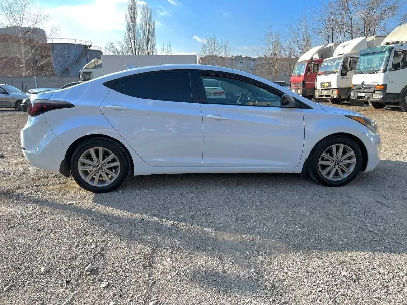 Продам hyundai elantra 2016 2015 se/sport/limited 1.8 автомат (150 л. с.) родной пробег 67 тыс миль (107 тыс. км) цвет белый перламутр. отличное состояние. автомобиль обслужен, сел и поехал. кожаный мульти руль громкая связь, камера заднего вида -2 комплекта резины -установлены дорогие кожаные чехлы от фирмы автопилот, -установлен новый led свет -2 комплекта ковров, -сигнализация pandora с автозапуском в комплекте так же отдам много новых деталей, колодки и суппорта brembo, новые амортизаторы, пружины. автомобиль после химчистки и полировки. за дополнительной информацией обращайтесь в личные сообщения или по номеру +79494142018 г. донецк цена 1.350.000 р - фотография - 2
