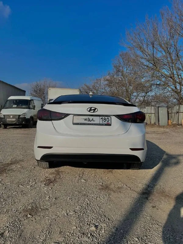 Продам hyundai elantra 2016 2015 se/sport/limited 1.8 автомат (150 л. с.) родной пробег 67 тыс миль (107 тыс. км) цвет белый перламутр. отличное состояние. автомобиль обслужен, сел и поехал. кожаный мульти руль громкая связь, камера заднего вида -2 комплекта резины -установлены дорогие кожаные чехлы от фирмы автопилот, -установлен новый led свет -2 комплекта ковров, -сигнализация pandora с автозапуском в комплекте так же отдам много новых деталей, колодки и суппорта brembo, новые амортизаторы, пружины. автомобиль после химчистки и полировки. за дополнительной информацией обращайтесь в личные сообщения или по номеру +79494142018 г. донецк цена 1.350.000 р - фотография - 3