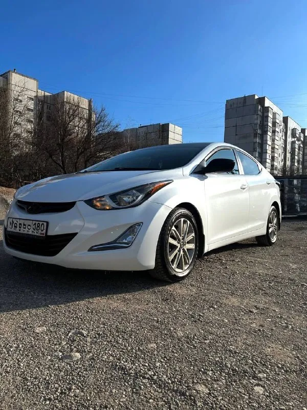 Продам hyundai elantra 2016 2015 se/sport/limited 1.8 автомат (150 л. с.) родной пробег 67 тыс миль (107 тыс. км) цвет белый перламутр. отличное состояние. автомобиль обслужен, сел и поехал. кожаный мульти руль громкая связь, камера заднего вида -2 комплекта резины -установлены дорогие кожаные чехлы от фирмы автопилот, -установлен новый led свет -2 комплекта ковров, -сигнализация pandora с автозапуском в комплекте так же отдам много новых деталей, колодки и суппорта brembo, новые амортизаторы, пружины. автомобиль после химчистки и полировки. за дополнительной информацией обращайтесь в личные сообщения или по номеру +79494142018 г. донецк цена 1.350.000 р - фотография - 4