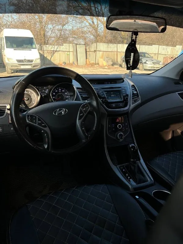 Продам hyundai elantra 2016 2015 se/sport/limited 1.8 автомат (150 л. с.) родной пробег 67 тыс миль (107 тыс. км) цвет белый перламутр. отличное состояние. автомобиль обслужен, сел и поехал. кожаный мульти руль громкая связь, камера заднего вида -2 комплекта резины -установлены дорогие кожаные чехлы от фирмы автопилот, -установлен новый led свет -2 комплекта ковров, -сигнализация pandora с автозапуском в комплекте так же отдам много новых деталей, колодки и суппорта brembo, новые амортизаторы, пружины. автомобиль после химчистки и полировки. за дополнительной информацией обращайтесь в личные сообщения или по номеру +79494142018 г. донецк цена 1.350.000 р - фотография - 7