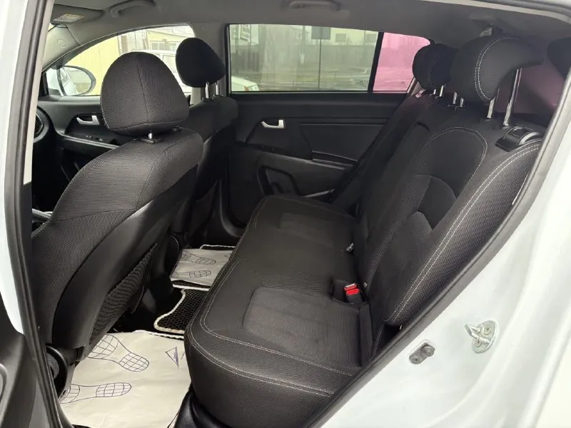 Продам kia sportage 2014 года (рестайлинг 1330000 торг ( без дтп родной окрас обслужена от и до. двигатель работает (идеально) объём - 2.0л. мотор коробка механика лобовое без трещин, сколов. круиз-контроль подогрев руля подогрев переднего заднего ряда сидений датчик света дождя задний парктроник камера заднего вида (хорошая мультимедиа музыка инфинити сабвуфер ) омыватель фар помощь при спуске все вопросы по телефону +79081827373 феникс +79494737372 📞 🇷🇺 звоните: +7(908)1827373 - фотография - 7