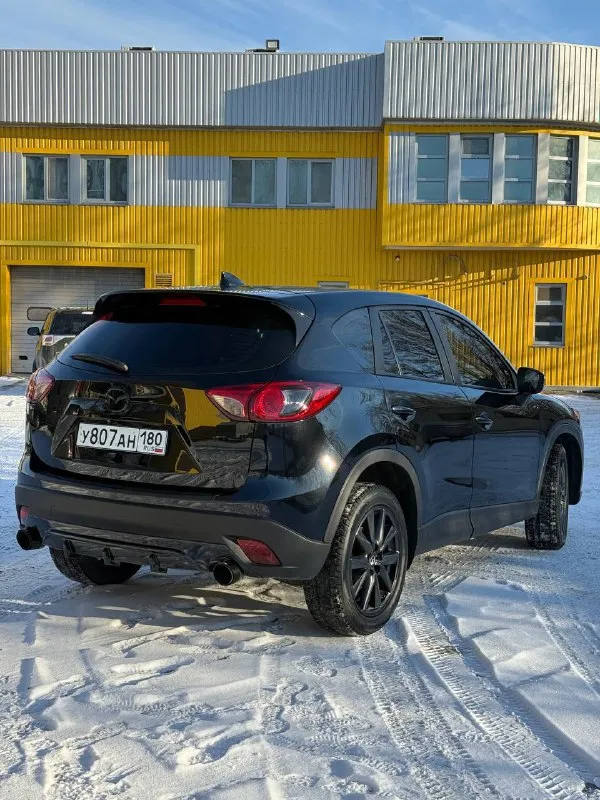 Mazda cx-5 i-рестайлинг 2015 2.5 grand touring 4wd в хорошей комплектации пробег: 189.000 км. автомобиль в идеальном состоянии. я 1 собственник авто, машина в одной семье. коробка в идеале. кузов, салон в шикарном состоянии. машина моется только на профессиональной мойке. замена масла каждые 5.000км две недели назад было большое то. заменены масла в двс, трансмиссии ходовая часть в идеале! сел-поехал, по машине ничего делать не нужно. зимняя резина новая, с машиной отдам комплект новой летней резины. 🛞 цена:1.7мил срочно ‼️ телефон: +79495032870 📲 tg: @natellockaa 📞 звоните: +7(949)5032870 - фотография - 5