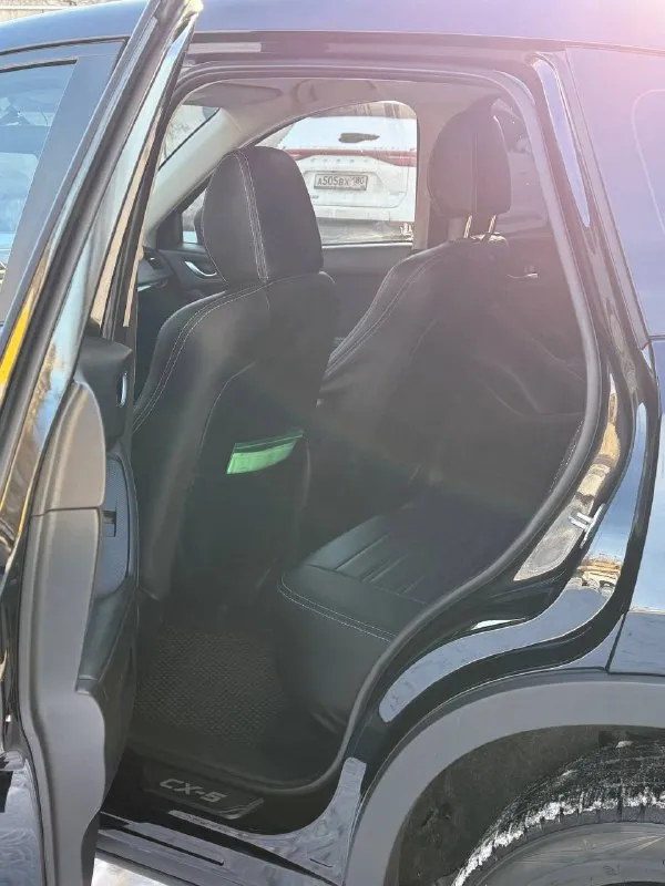 Mazda cx-5 i-рестайлинг 2015 2.5 grand touring 4wd в хорошей комплектации пробег: 189.000 км. автомобиль в идеальном состоянии. я 1 собственник авто, машина в одной семье. коробка в идеале. кузов, салон в шикарном состоянии. машина моется только на профессиональной мойке. замена масла каждые 5.000км две недели назад было большое то. заменены масла в двс, трансмиссии ходовая часть в идеале! сел-поехал, по машине ничего делать не нужно. зимняя резина новая, с машиной отдам комплект новой летней резины. 🛞 цена:1.7мил срочно ‼️ телефон: +79495032870 📲 tg: @natellockaa 📞 звоните: +7(949)5032870 - фотография - 9