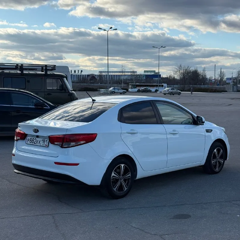 Продам kia rio 2015 года (рестайлинг) 135 тыс пробега, в отличном состоянии, вложений не требует, без дтп и окрасов, все менялось вовремя, 2 ключа, сигнализация, подогревы сидений, руля, зоны дворников, все стекла родные. цена 1150000р +79591917710 📞 звоните: +7(959)1917710 - фотография - 3