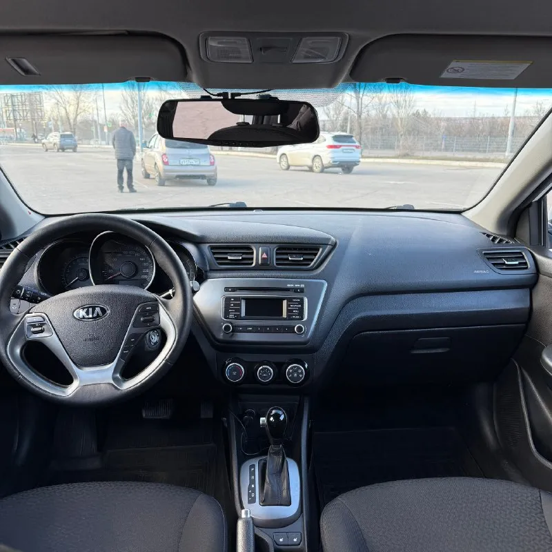 Продам kia rio 2015 года (рестайлинг) 135 тыс пробега, в отличном состоянии, вложений не требует, без дтп и окрасов, все менялось вовремя, 2 ключа, сигнализация, подогревы сидений, руля, зоны дворников, все стекла родные. цена 1150000р +79591917710 📞 звоните: +7(959)1917710 - фотография - 8