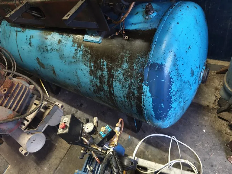 Ресивер 400 литров отличное состояние цена 43.000 ₽. также в продаже электродвигатель 11квт 2930 о/м... - фотография