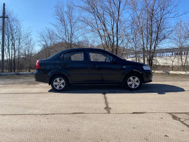 Продам надежный и экономичный авто швроле авео 2011год мотор 1.5 газ/бенз коробка механика, пробег 170тыс км, цена 550₽ состояние отличное, обслужена вся, салон в отличном состоянии делать ни чего не надо, сел и катайся, 3 ключа, сервисная книга, один хозяин машина местная, гаражное хранение, ходовая в порядке, по мотору вопросов нет работает идеально, мягко без стуков и прочих шумов, масло недавно поменял, ошибок нет ни каких коробка работает отлично, документы в порядке все вопросы по тел +79494936731 находиться в макеевке торг - фотография - 4