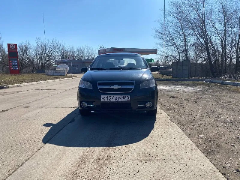 Продам надежный и экономичный авто швроле авео 2011год мотор 1.5 газ/бенз коробка механика, пробег 170тыс км, цена 550₽ состояние отличное, обслужена вся, салон в отличном состоянии делать ни чего не надо, сел и катайся, 3 ключа, сервисная книга, один хозяин машина местная, гаражное хранение, ходовая в порядке, по мотору вопросов нет работает идеально, мягко без стуков и прочих шумов, масло недавно поменял, ошибок нет ни каких коробка работает отлично, документы в порядке все вопросы по тел +79494936731 находиться в макеевке торг - фотография - 5