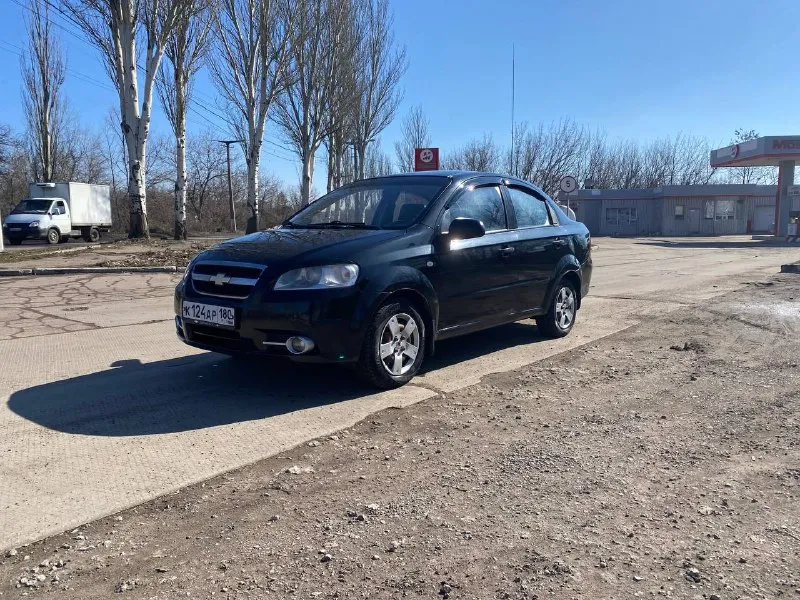 Продам надежный и экономичный авто швроле авео 2011год мотор 1.5 газ/бенз коробка механика, пробег 170тыс км, цена 550₽ состояние отличное, обслужена вся, салон в отличном состоянии делать ни чего не надо, сел и катайся, 3 ключа, сервисная книга, один хозяин машина местная, гаражное хранение, ходовая в порядке, по мотору вопросов нет работает идеально, мягко без стуков и прочих шумов, масло недавно поменял, ошибок нет ни каких коробка работает отлично, документы в порядке все вопросы по тел +79494936731 находиться в макеевке торг - фотография - 6