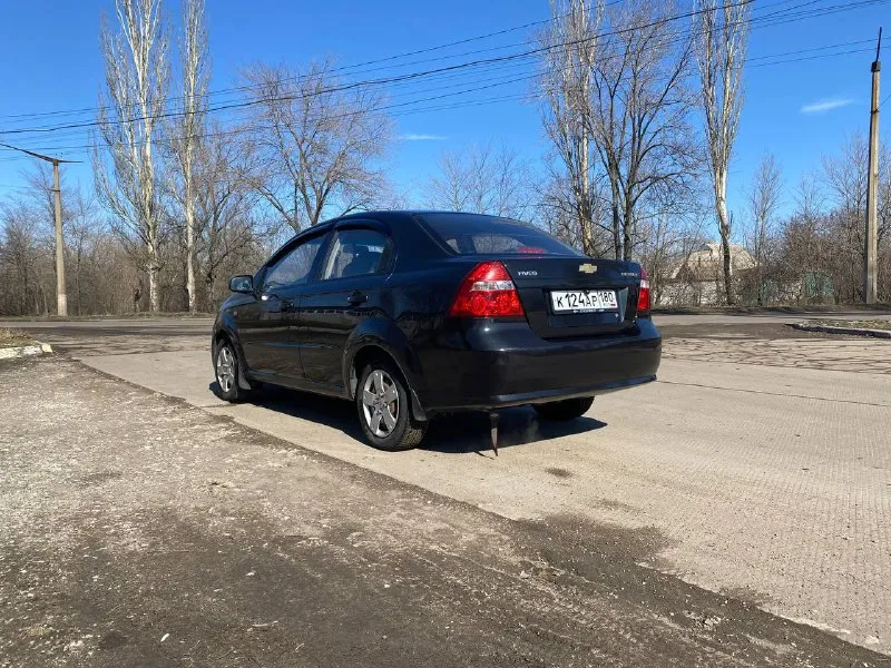 Продам надежный и экономичный авто швроле авео 2011год мотор 1.5 газ/бенз коробка механика, пробег 170тыс км, цена 550₽ состояние отличное, обслужена вся, салон в отличном состоянии делать ни чего не надо, сел и катайся, 3 ключа, сервисная книга, один хозяин машина местная, гаражное хранение, ходовая в порядке, по мотору вопросов нет работает идеально, мягко без стуков и прочих шумов, масло недавно поменял, ошибок нет ни каких коробка работает отлично, документы в порядке все вопросы по тел +79494936731 находиться в макеевке торг - фотография - 8