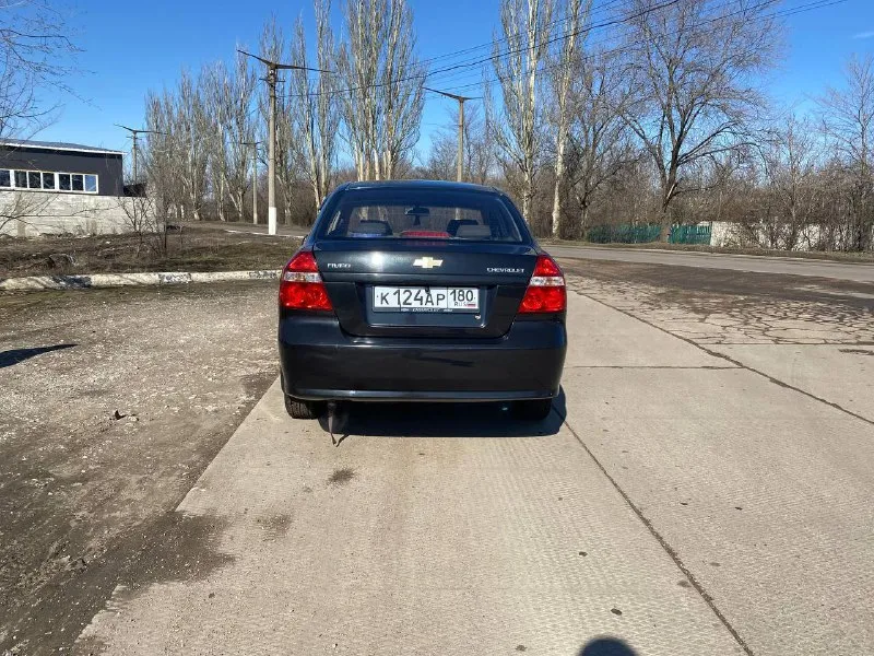 Продам надежный и экономичный авто швроле авео 2011год мотор 1.5 газ/бенз коробка механика, пробег 170тыс км, цена 550₽ состояние отличное, обслужена вся, салон в отличном состоянии делать ни чего не надо, сел и катайся, 3 ключа, сервисная книга, один хозяин машина местная, гаражное хранение, ходовая в порядке, по мотору вопросов нет работает идеально, мягко без стуков и прочих шумов, масло недавно поменял, ошибок нет ни каких коробка работает отлично, документы в порядке все вопросы по тел +79494936731 находиться в макеевке торг - фотография - 9