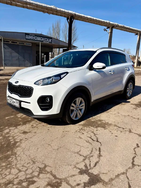 Kia sportage 2016 2.0 классический автомат 150 тысяч оригинального пробега, подтвержден автотекой, историей обслуживания, блоками! весь в заводском окрасе! ничего не крутилось, не менялось! без дтп! все остекление и фонари заводские! нет изъянов по кузову вообще!!! цвет белый перламутр! зеленая автотека! история обслуживания есть! два хозяина! два комплекта резины! два ключа, сигнализация старлайн с автозапуском! технически без нареканий! любые проверки! эндоскоп ✅, катализатор удален на 70 тыс! салон так же, как новый! складывание зеркал, подогрев всех сидений, шикарный лед-свет, круиз, парктронники, bluetooth! горловка-енакиево 1.800.000 торг! 🔥🔥🔥 +79498387979 📲 tg: @lilueva25 📞 +7(949)8387979 📲 tg: @da83robot 📞 звоните: +7(949)8387979 - фотография - 2