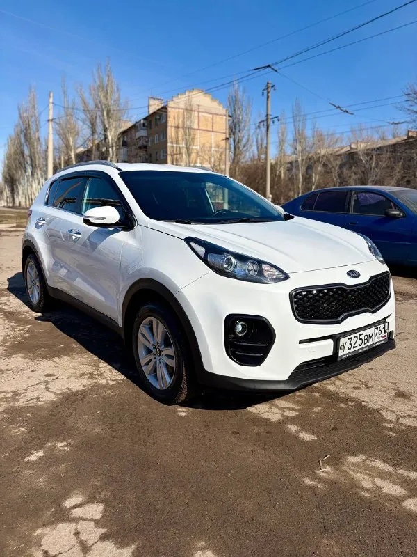 Kia sportage 2016 2.0 классический автомат 150 тысяч оригинального пробега, подтвержден автотекой, историей обслуживания, блоками! весь в заводском окрасе! ничего не крутилось, не менялось! без дтп! все остекление и фонари заводские! нет изъянов по кузову вообще!!! цвет белый перламутр! зеленая автотека! история обслуживания есть! два хозяина! два комплекта резины! два ключа, сигнализация старлайн с автозапуском! технически без нареканий! любые проверки! эндоскоп ✅, катализатор удален на 70 тыс! салон так же, как новый! складывание зеркал, подогрев всех сидений, шикарный лед-свет, круиз, парктронники, bluetooth! горловка-енакиево 1.800.000 торг! 🔥🔥🔥 +79498387979 📲 tg: @lilueva25 📞 +7(949)8387979 📲 tg: @da83robot 📞 звоните: +7(949)8387979 - фотография - 3