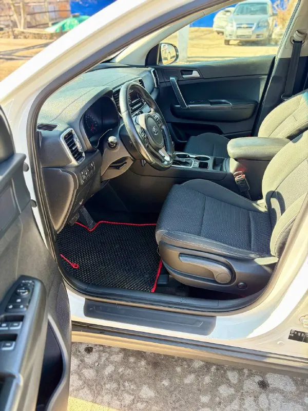 Kia sportage 2016 2.0 классический автомат 150 тысяч оригинального пробега, подтвержден автотекой, историей обслуживания, блоками! весь в заводском окрасе! ничего не крутилось, не менялось! без дтп! все остекление и фонари заводские! нет изъянов по кузову вообще!!! цвет белый перламутр! зеленая автотека! история обслуживания есть! два хозяина! два комплекта резины! два ключа, сигнализация старлайн с автозапуском! технически без нареканий! любые проверки! эндоскоп ✅, катализатор удален на 70 тыс! салон так же, как новый! складывание зеркал, подогрев всех сидений, шикарный лед-свет, круиз, парктронники, bluetooth! горловка-енакиево 1.800.000 торг! 🔥🔥🔥 +79498387979 📲 tg: @lilueva25 📞 +7(949)8387979 📲 tg: @da83robot 📞 звоните: +7(949)8387979 - фотография - 8