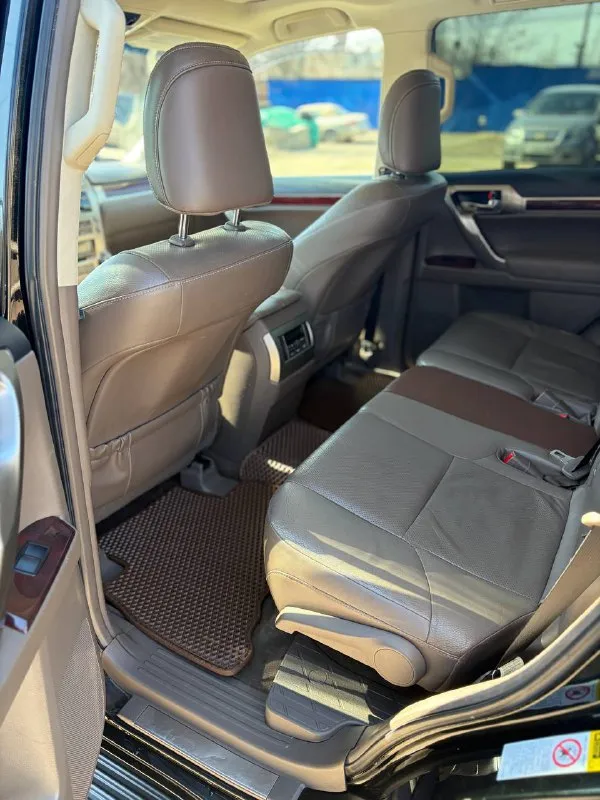 Lexus gx 460 4.6 бензин 2010 год 266 тысяч оригинального пробега 2 хозяина! оригинал птс! в родном окрасе! без дтп! зеленая авто тека! заводское остекление и оптика! южное авто! коррозии нет, рама отличная! технически не требует никаких вложений! весь сухой, ошибок, стуков нет! любые проверки! салон так же в заводе, ничего не шилось и не красилось, все целое! работает каждая кнопка! по кузову нет царапин, вмятин! хорошая комплектация складывание зеркал, электропривод сидений, r-камера, без ключевой доступ, память сидений, 4-х зонный климат, люк, вентиляция сидений и многое другое! трансмиссия полностью исправна, все включается и выключается! установлено и зарегистрировано! 2 комплекта отличных шин! 2 ключа! 7 мест горловка-енакиево 2.800.000 торг 🔥🔥🔥 +79493425114 📲 tg: 🙏🏻 📞 звоните: +7(949)3425114 - фотография - 10