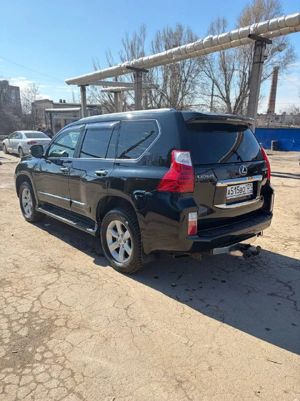 Lexus gx 460 4.6 бензин 2010 год 266 тысяч оригинального пробега 2 хозяина! оригинал птс! в родном окрасе! без дтп! зеленая авто тека! заводское остекление и оптика! южное авто! коррозии нет, рама отличная! технически не требует никаких вложений! весь сухой, ошибок, стуков нет! любые проверки! салон так же в заводе, ничего не шилось и не красилось, все целое! работает каждая кнопка! по кузову нет царапин, вмятин! хорошая комплектация складывание зеркал, электропривод сидений, r-камера, без ключевой доступ, память сидений, 4-х зонный климат, люк, вентиляция сидений и многое другое! трансмиссия полностью исправна, все включается и выключается! установлено и зарегистрировано! 2 комплекта отличных шин! 2 ключа! 7 мест горловка-енакиево 2.800.000 торг 🔥🔥🔥 +79493425114 📲 tg: 🙏🏻 📞 звоните: +7(949)3425114 - фотография - 4
