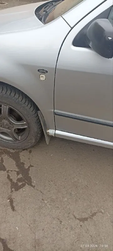 Продам skoda фабия 2002г. в хорошем состоянии 1.4 всё крутится всё работает используется каждый день... - фотография