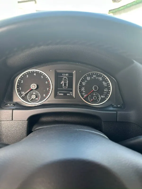 Wolsvagen tiguan 2017 г. собственник двигатель 2.0 tsi бензин коробка автомат(asin) пробег 73000 км технически в полном порядке, кузов без каких либо дефектов полностью обслужена,2 комплекта резины рфучет переоформление в мрэо 1 750 000 +7 (949) 464-35-33 феникс, телеграмм 📞 звоните: +7(949)4643533 - фотография - 7