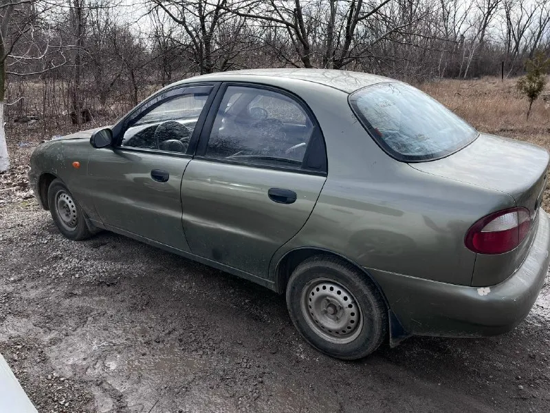 Продам ланос 2003 г машина рабочая, по технической части всё в порядке, любые проверки, пробег 139тыс на момент фото и растёт так как работаю на ней. машина как на фото, косяки видны, не мыл, губы не красил продаю как есть, новая резина(лето) с новыми дисками. зима так же на дисках липучка не фонтан, отдам с машиной. много чего нового, стоит хорошая железная защита. машина полностью оцинкованная. подробнее по телефону +79494500646 цена 320 000 торг 📞 звоните: +7(949)4500646 - фотография - 2