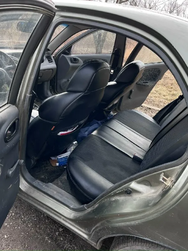 Продам ланос 2003 г машина рабочая, по технической части всё в порядке, любые проверки, пробег 139тыс на момент фото и растёт так как работаю на ней. машина как на фото, косяки видны, не мыл, губы не красил продаю как есть, новая резина(лето) с новыми дисками. зима так же на дисках липучка не фонтан, отдам с машиной. много чего нового, стоит хорошая железная защита. машина полностью оцинкованная. подробнее по телефону +79494500646 цена 320 000 торг 📞 звоните: +7(949)4500646 - фотография - 4