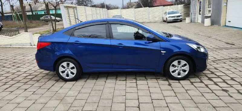 Солярис в хорошем состоянии, вложений не требует, двигатель 1.6, без посторонних звуков, масло не расходует, без подтёков, ходовая не стучит, не гремит, коробка без пинков, произведена повторная частичная замена масла, салон чистый, не затёртый, не прокуренный, лобовое без трещин, кондиционер работает, мульти руль, резина прошла 5т. км. , 4 эсп, электо зеркала с обогревом, с документами порядок, едем в мрэо на оформление вместе, пробег 195т. км. , год 2013, цена 630т. р., г. горловка +79892104091 📞 звоните: +7(989)2104091 - фотография - 6