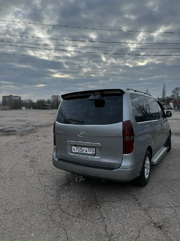 Продам hyundai grand starex 2011 год двигатель : 2.5 л. с. ) коробка :автомат автомобиль в отличном состоянии, прошло большое то перед продажей большой и надежный семейный автомобиль установлена новая магнитола teyes cc3 2k подогрев передних сидений сзади есть телевизор мотор прошел капитальный ремонт 50т км подробности по телефону : +79490947515 цена :1.650.000₽ торг 📞 звоните: +7(949)0947515 - фотография - 2