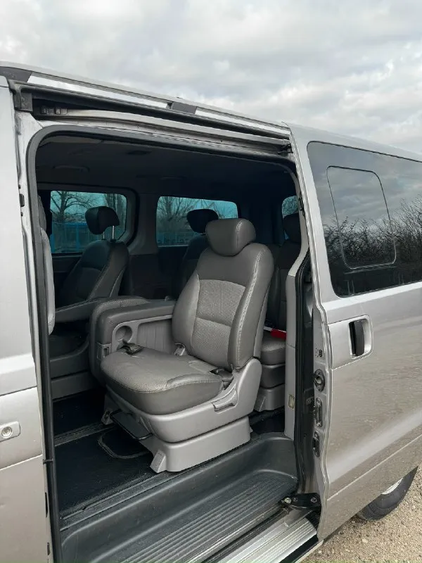 Продам hyundai grand starex 2011 год двигатель : 2.5 л. с. ) коробка :автомат автомобиль в отличном состоянии, прошло большое то перед продажей большой и надежный семейный автомобиль установлена новая магнитола teyes cc3 2k подогрев передних сидений сзади есть телевизор мотор прошел капитальный ремонт 50т км подробности по телефону : +79490947515 цена :1.650.000₽ торг 📞 звоните: +7(949)0947515 - фотография - 3