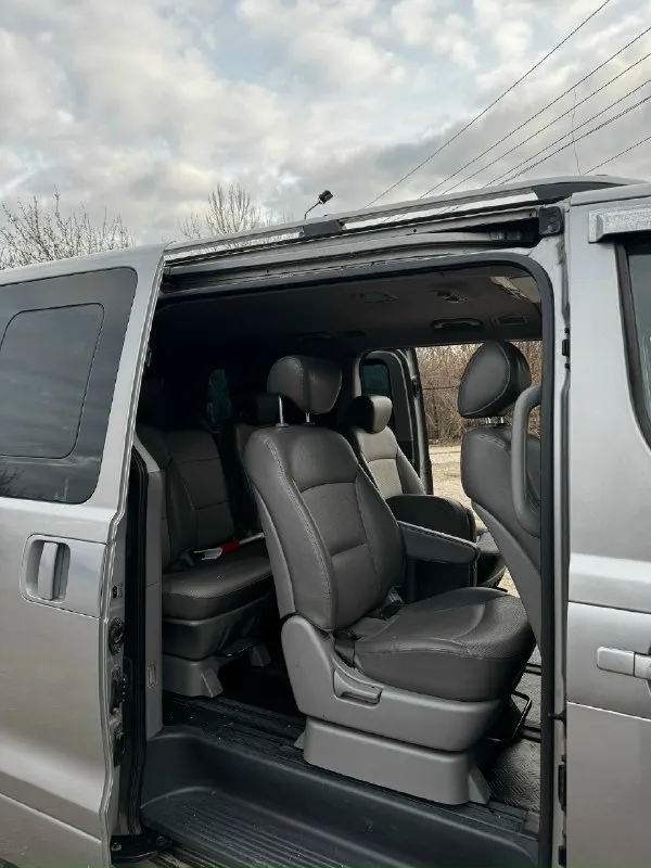 Продам hyundai grand starex 2011 год двигатель : 2.5 л. с. ) коробка :автомат автомобиль в отличном состоянии, прошло большое то перед продажей большой и надежный семейный автомобиль установлена новая магнитола teyes cc3 2k подогрев передних сидений сзади есть телевизор мотор прошел капитальный ремонт 50т км подробности по телефону : +79490947515 цена :1.650.000₽ торг 📞 звоните: +7(949)0947515 - фотография - 5