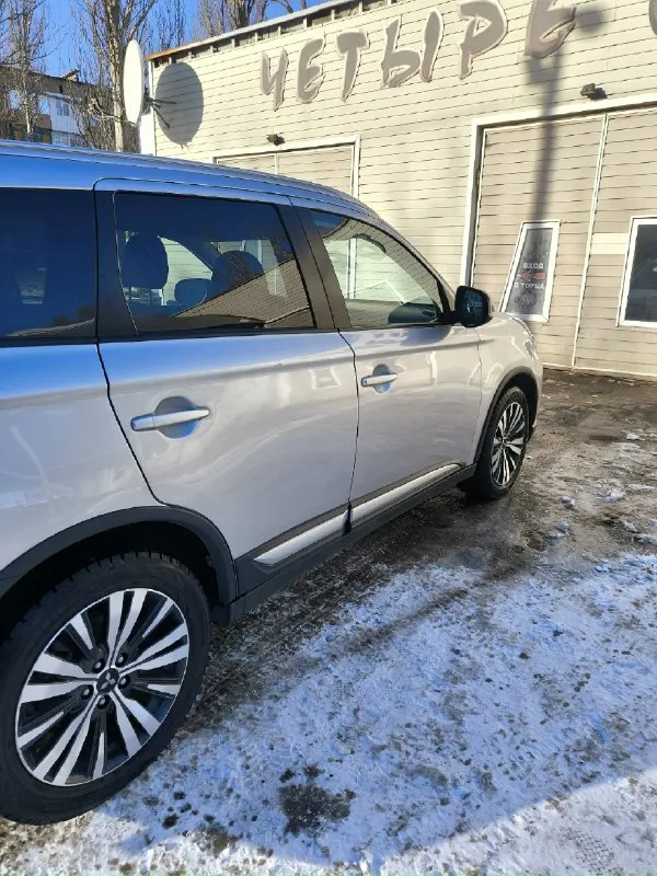 Продам mitsubishi аутлендыр 2019г. объем -2.0 cvt вариатор. пробег 110 тыс. 2 комплекта резины. цена 2.2 +торг подробно по телефону. +79493208887 +79781240148 📞 звоните: +7(949)3208887 - фотография - 4