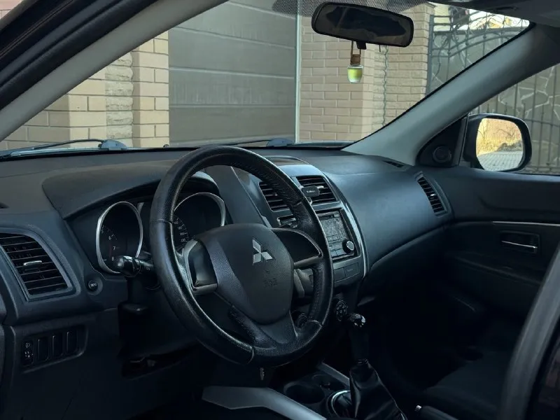 Продам mitsubishi asx рестайлинг, 2014 года выпуска, объем двигателя 1.6 117 л. с, кпп механика (самая надёжная связка в линейке), родной пробег 155.000 км родной!, 1 хозяин, без дтп, в родном окрасе!, состояние автомобиля не выразить на фото, без каких-либо нюансов!, идеальное состояние. автотека ✅ комплектация: подогрев сидений, 4 стеклоподъёмника, кондиционер, подогрев стёкол, abs esp, мультимедиа с хорошим звуком, aux, бортовой компьютер, складывание зеркал, и многое другое для комфортного вождения. авто обслуживался всегда по регламенту, на данный момент полностью обслужен, не требует вложений от слова совсем!, 2 комплекта колес. очень надёжный японский красовер, комфортабельный и вместительный. по документам любой вид оформления. цена 1.150.000р номер телефона +7949-564-47-36 +7949693-58-50 📞 🇷🇺 звоните: +79495644736 - фотография - 8