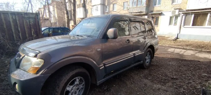 Продам автомобиль mitsubishi pojero 3. 2002года выпуска. полная комплектация (люк,4 стеклоподъёмника, двухзонный климат, кондёр работает) работает отлично, коробка не мигает раздатка работает во всех режимах по тех. части вложений не требует салон в нормальном состоянии, электроприводы работают авто находится в донецке ( калининский район) цена 900т. р аргументированный торг у капота +79494139213 📞 звоните: +7(949)4139213 - фотография - 2